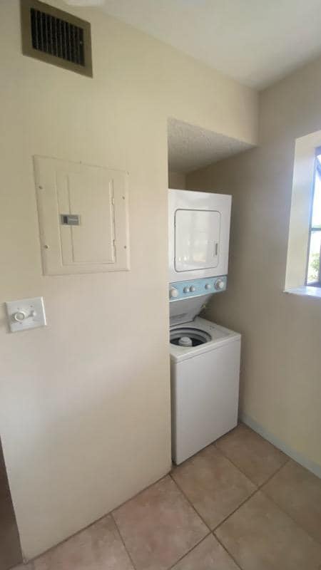 Building Photo - 311 Gardens Dr