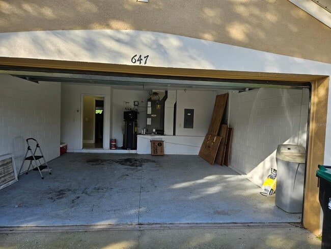 Building Photo - 647 Carey Way