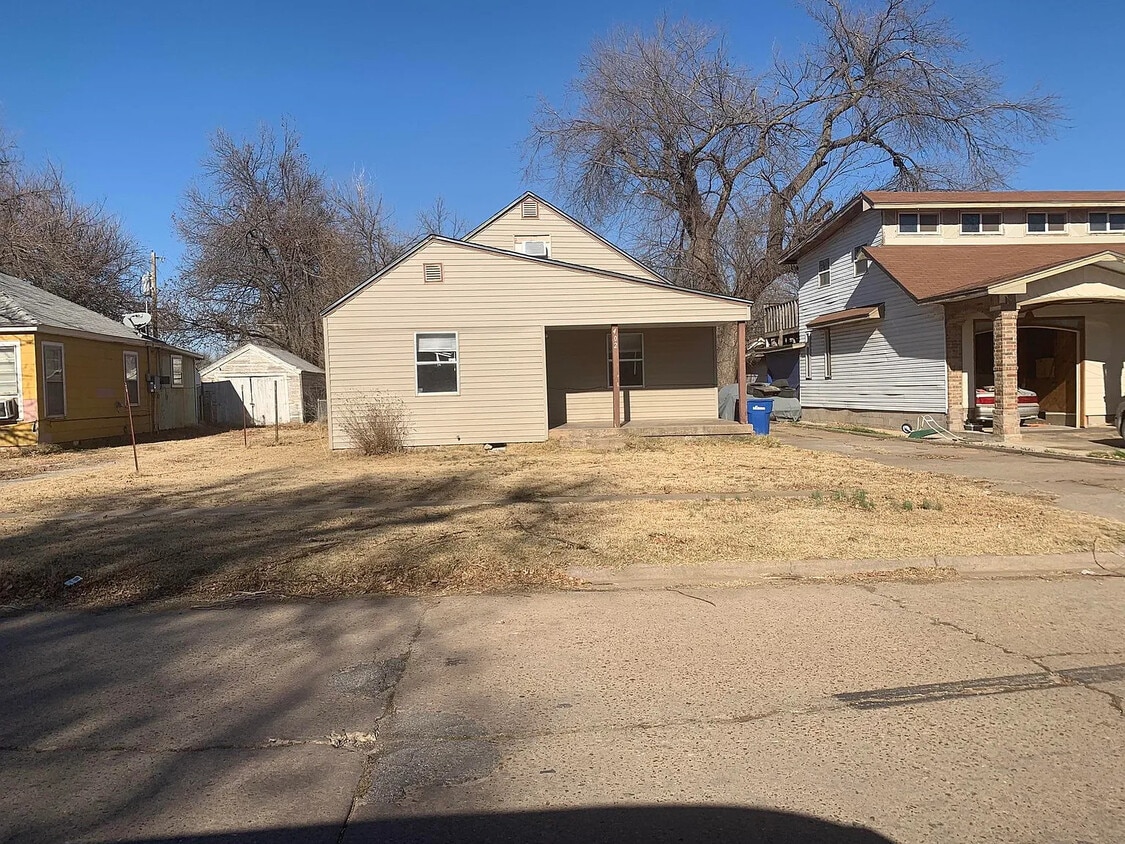 Primary Photo - 402 W Poplar Ave