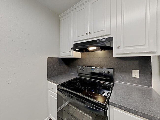 Building Photo - 16346 Sun View Ln
