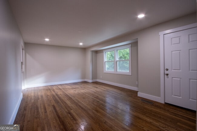Building Photo - 165 Habersham Dr
