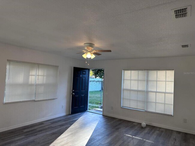 Foto del edificio - 3112 Ave V NW