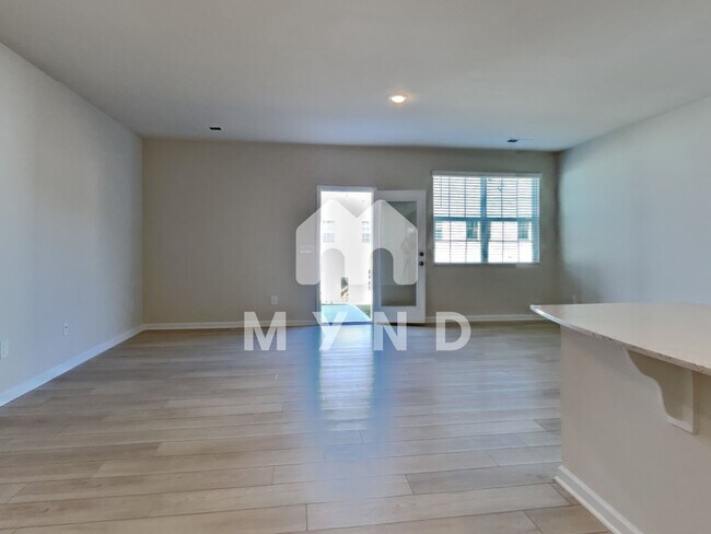 Building Photo - 249 Red Tail Way