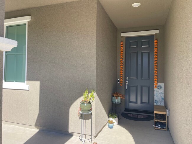 Foto del edificio - Wonderful Nearly New 5 bedroom Home