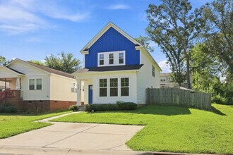 Building Photo - 1009 Justice Ave