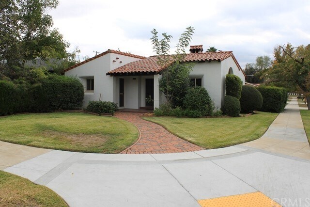 Primary Photo - 902 College Ave