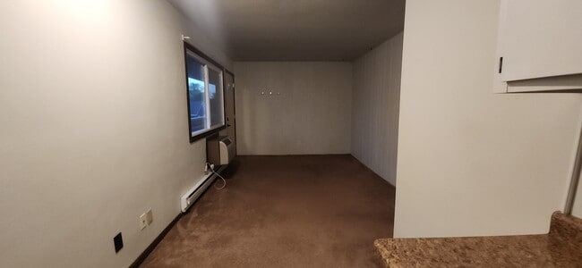 Building Photo - 625 9th St N