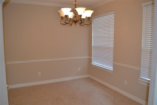 Building Photo - 5702 Logan Park Dr