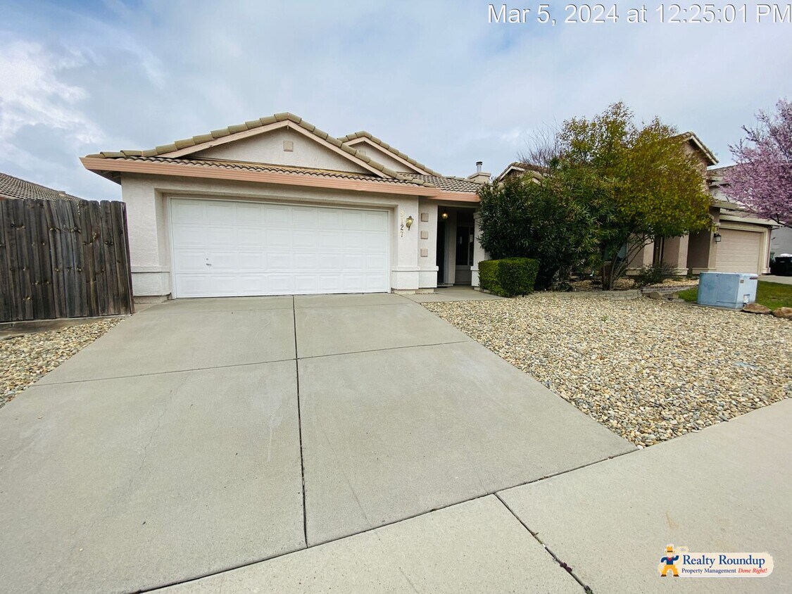 Primary Photo - Beautiful Home With Lots of Upgrades