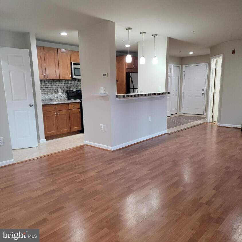 Foto principal - 9712 Lake Point Ct