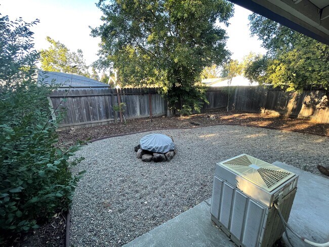 Building Photo - 3021 Lillard Dr