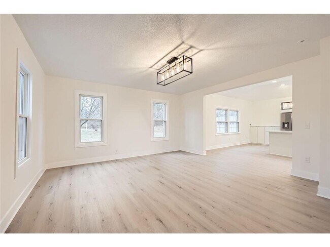 Foto del edificio - 1300 County Rd 6