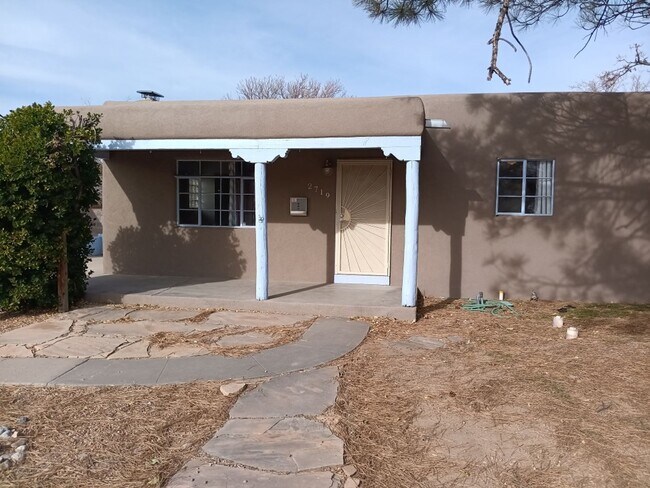 Foto del edificio - Charming 3-bedroom, 2-bathroom! Showings available NOW! New appliances! SPECIAL!!