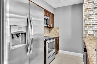 Building Photo - 2803 N Oakland Forest Dr