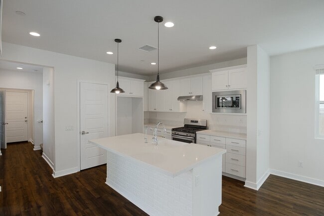 Building Photo - 10526 San Bruno St