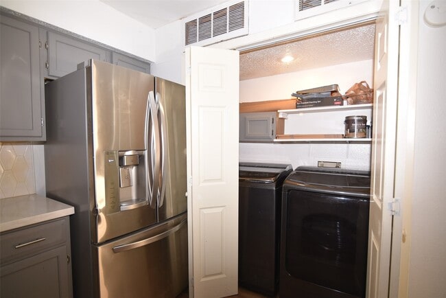 Building Photo - 10555 Turtlewood Ct