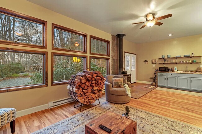 Building Photo - 364 Locust Ridge Rd