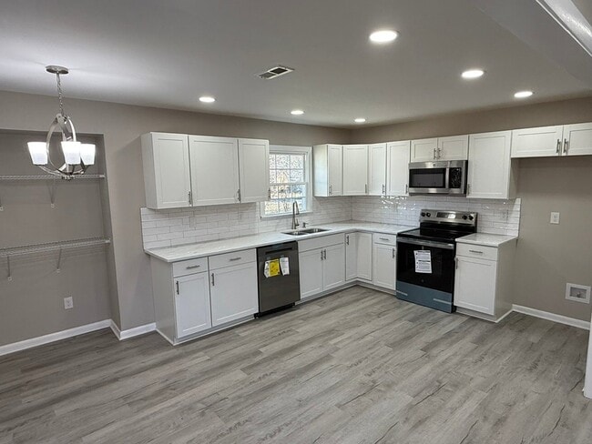 Building Photo - 315 Creekway Ct