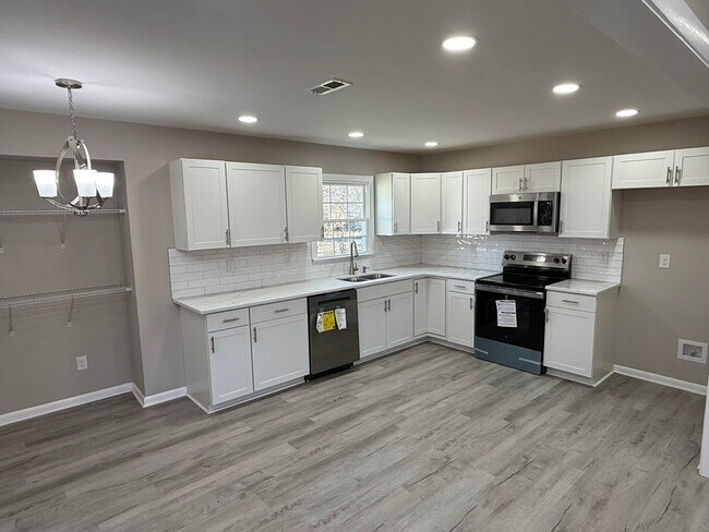 Foto del edificio - 315 Creekway Ct