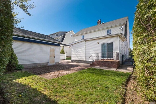 Building Photo - 46 Beechwood Ave
