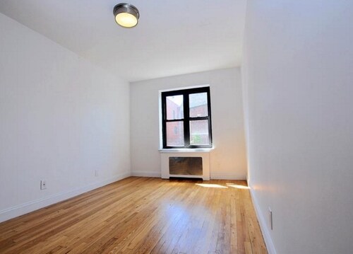 Building Photo - 332 W 23rd St