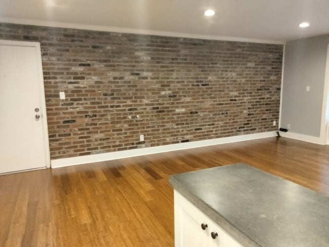 Building Photo - 920 Margarite Dr
