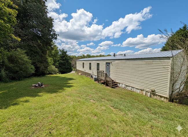 Building Photo - 3 bedroom 2 bathroom Mobile Home for Rent