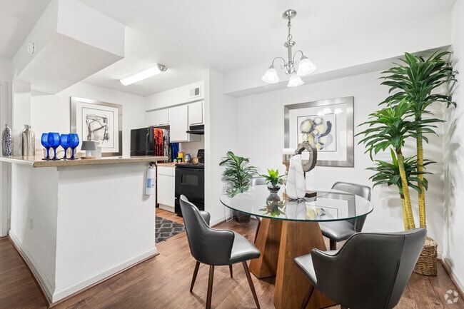 B2C 2BR, 2BA - 835SF - Dining Room - Fairfield Trails Apartments