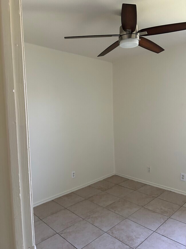 Building Photo - 3505 Northcrest Dr