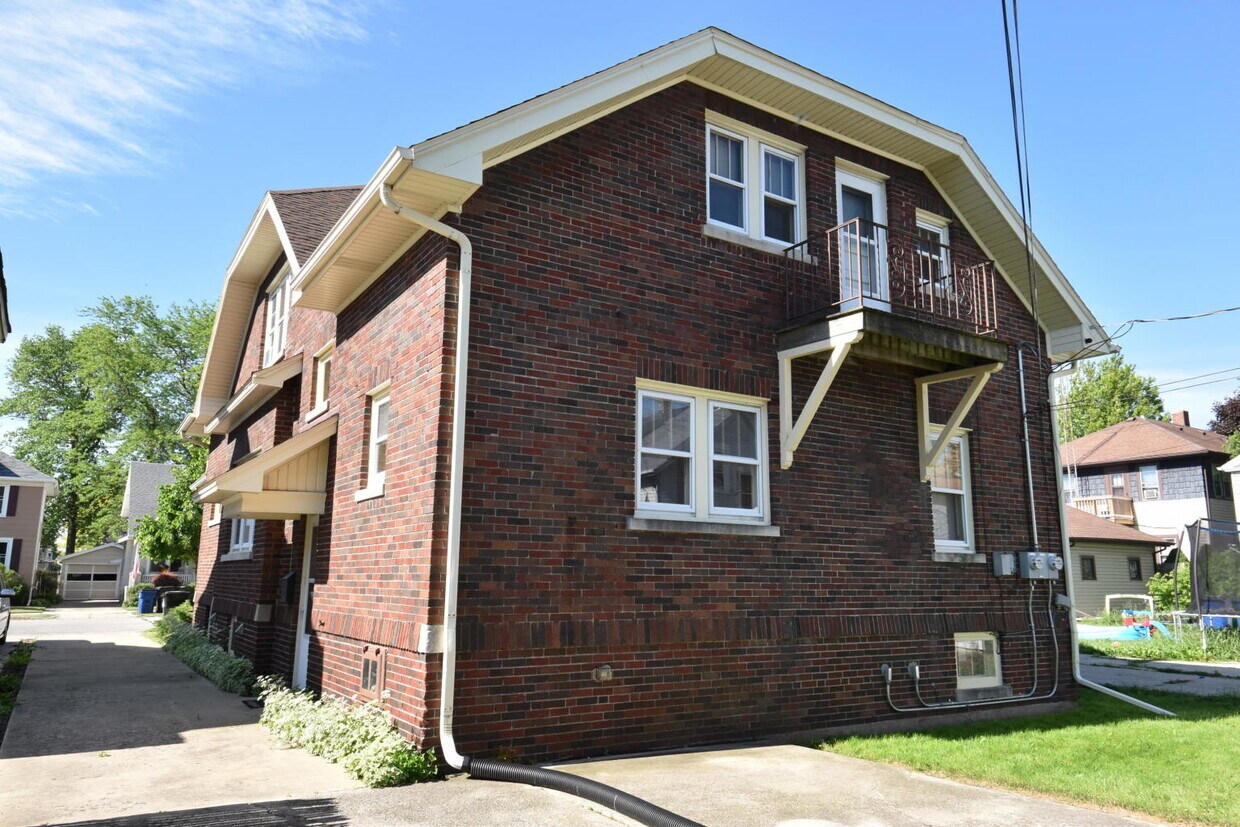 Rear - 2614 Arlington Ave
