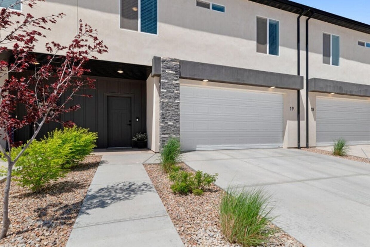 Foto del edificio - 3 bedroom - 2.5 bathroom Townhome in Cross...