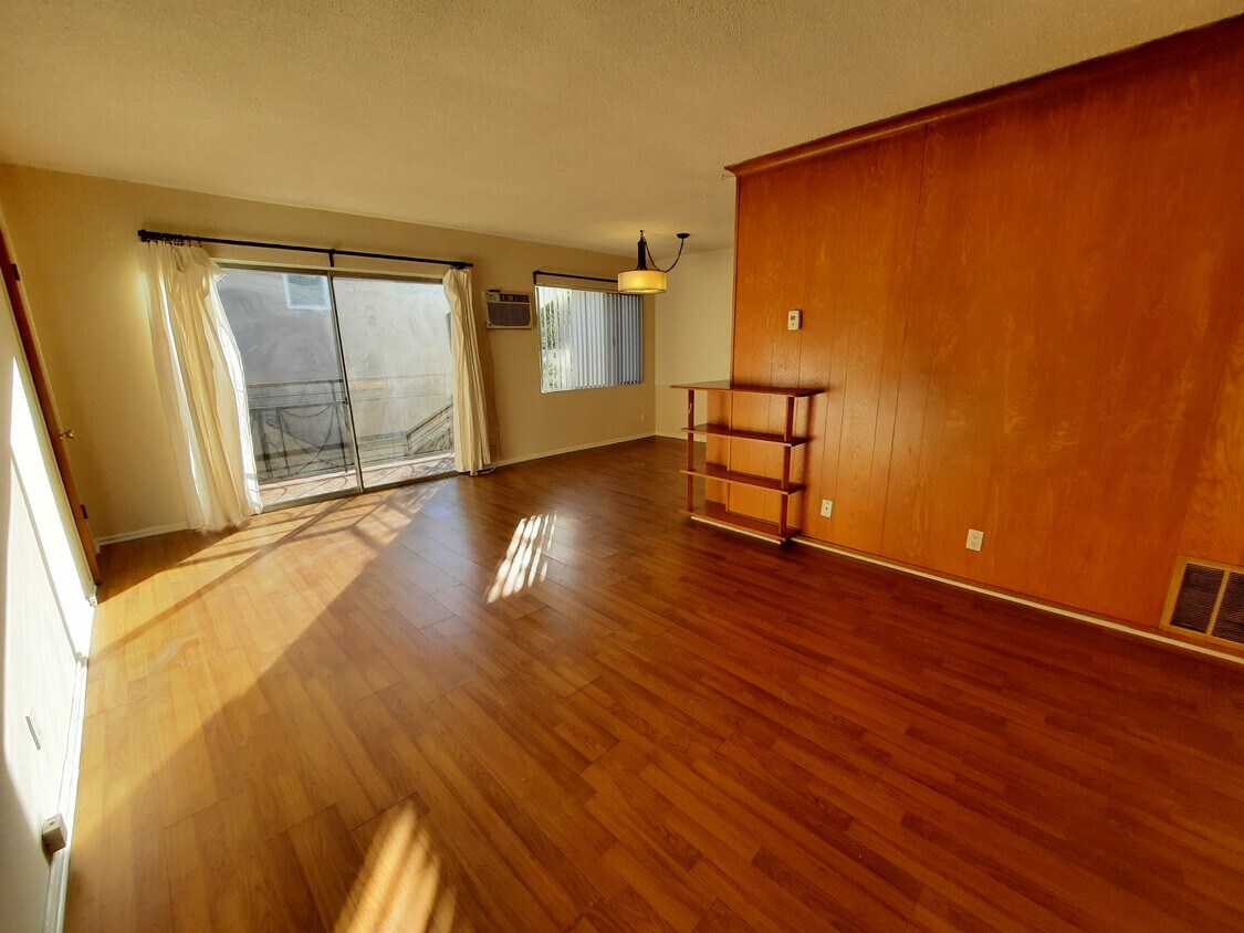 Primary Photo - 915 N San Vicente Blvd