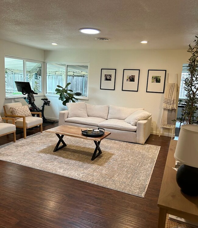 Building Photo - 2522 Los Feliz Way