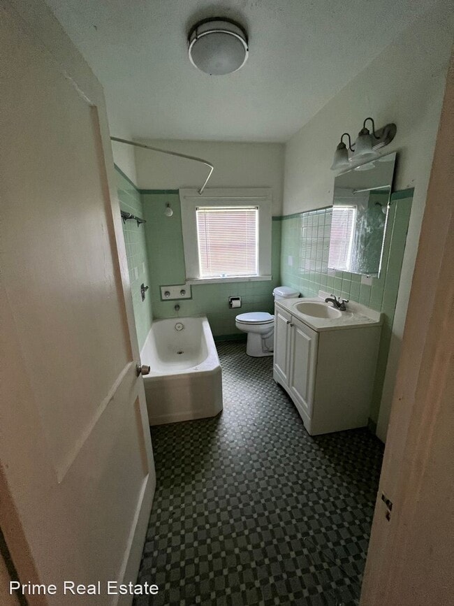 Building Photo - 3 br, 2 bath House - 205 E Mesquite St.