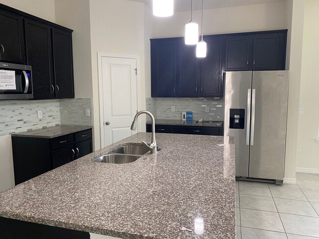 Foto del edificio - 11507 Charnock Dr