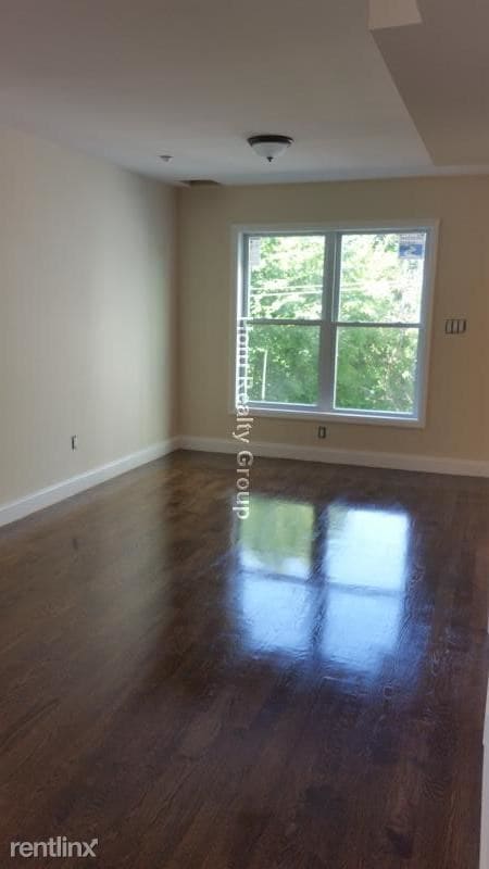 Building Photo - 100 Brooks St