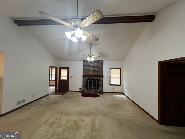 Building Photo - 380 Hidden Valley Dr SE
