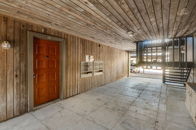 Foto del edificio - RARE GEM / 1-Bed in Quail Run Community