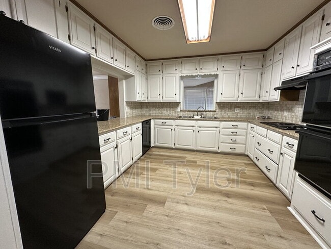 Building Photo - 343 Bonner St