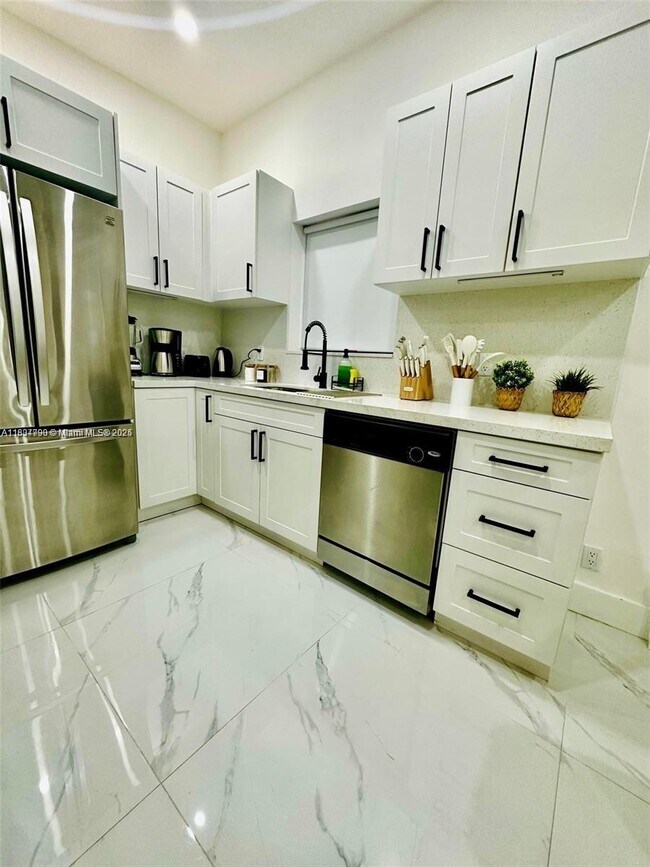 Foto del edificio - 610 NW 111th St