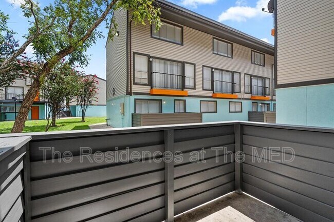 Foto del edificio - 2111 Holly Hall St