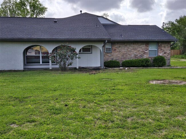Building Photo - 4000 County Rd 833