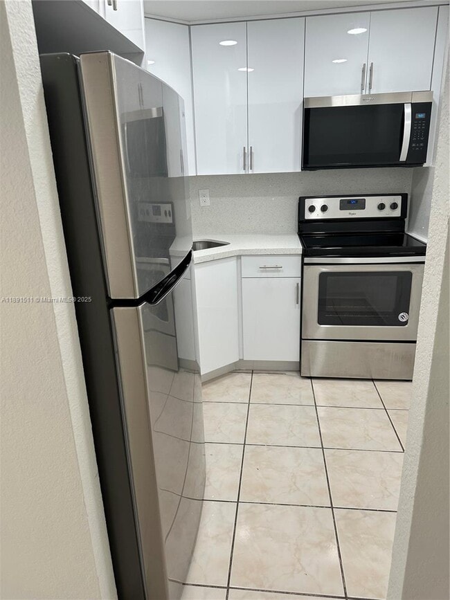 Foto del edificio - 606 W 81st St