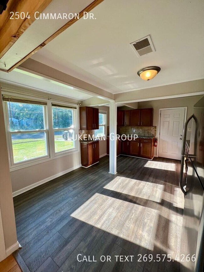 Foto del edificio - 2504 Cimarron Dr