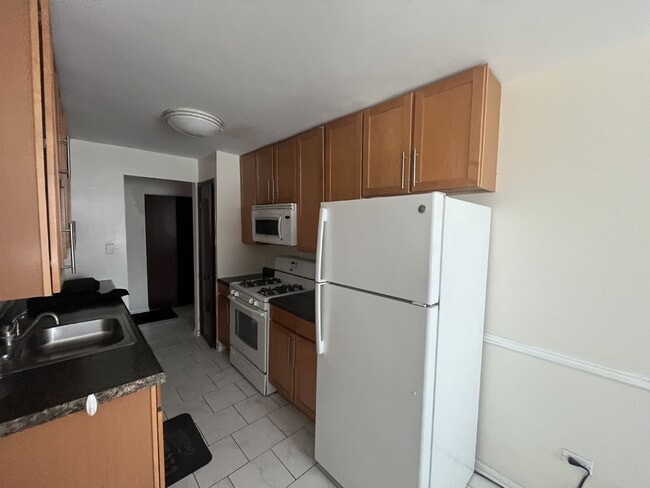 Building Photo - 5680 N Elston Ave