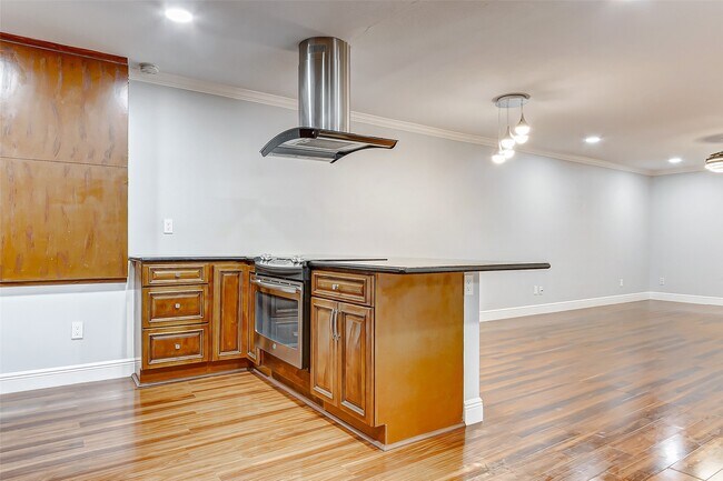 Foto del edificio - 7600 Burgoyne Rd