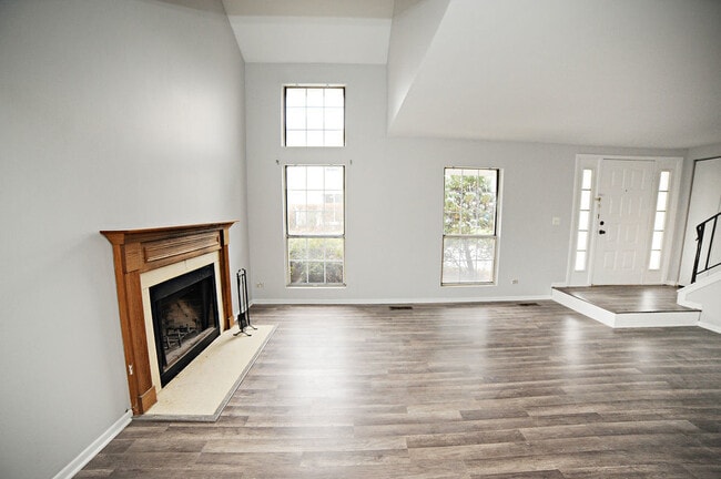 Building Photo - 208 Ivy Ct
