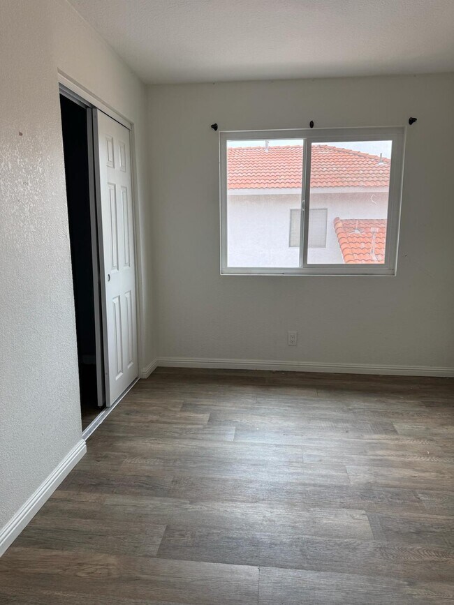 Foto del edificio - 5543 N Magnolia Dr