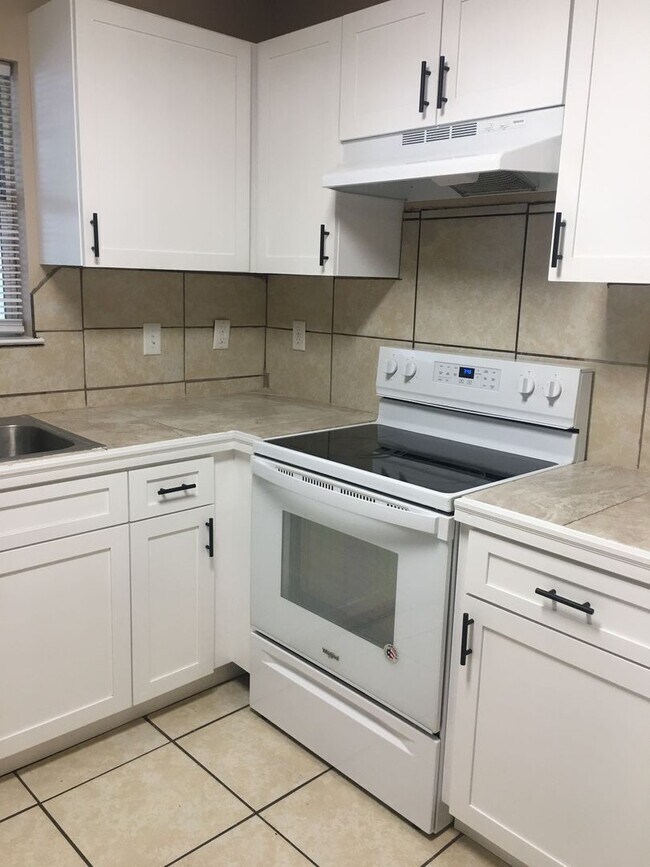 Building Photo - 152 Leeswood Circle - 1/1 Duplex - Water a...