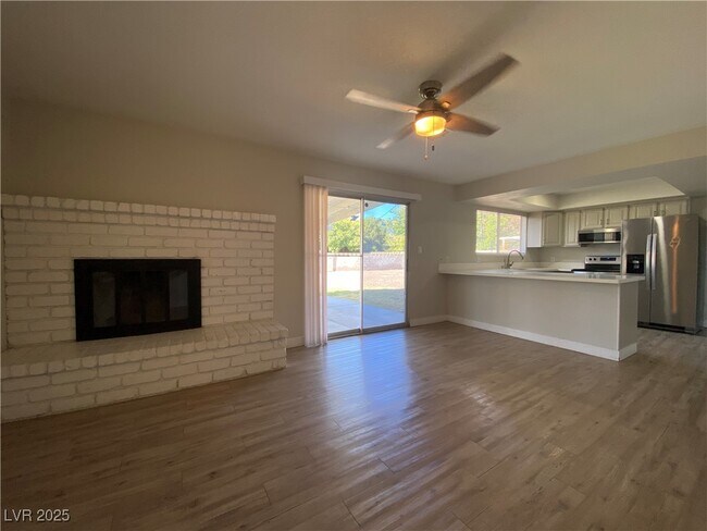 Building Photo - 4765 E Mohave Ave
